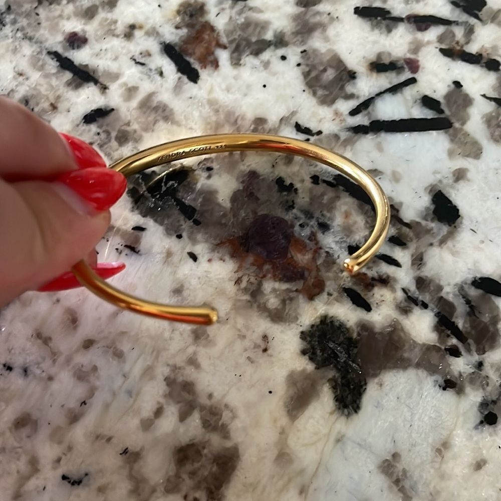 Gold open bangle - Picture 5 of 6